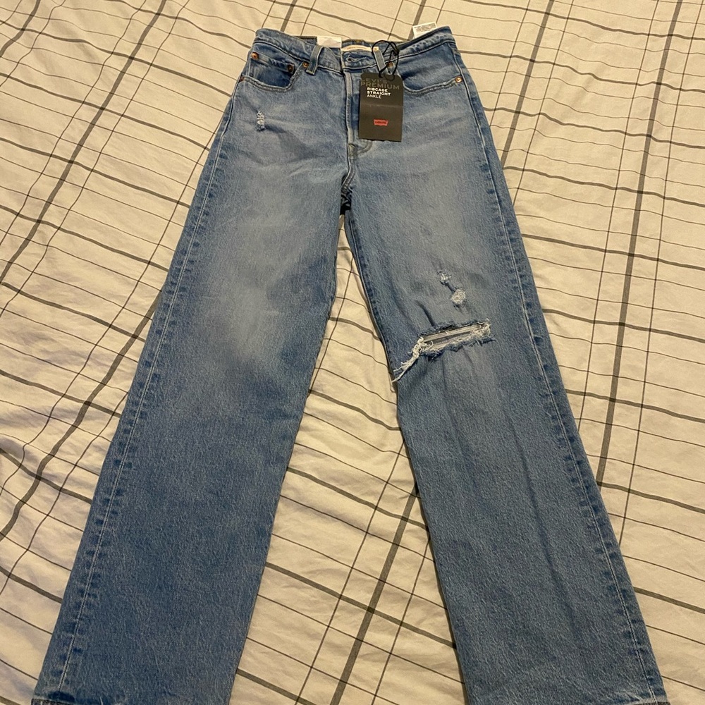 Levi’s Ribcage Slightly ripped light wash jeans